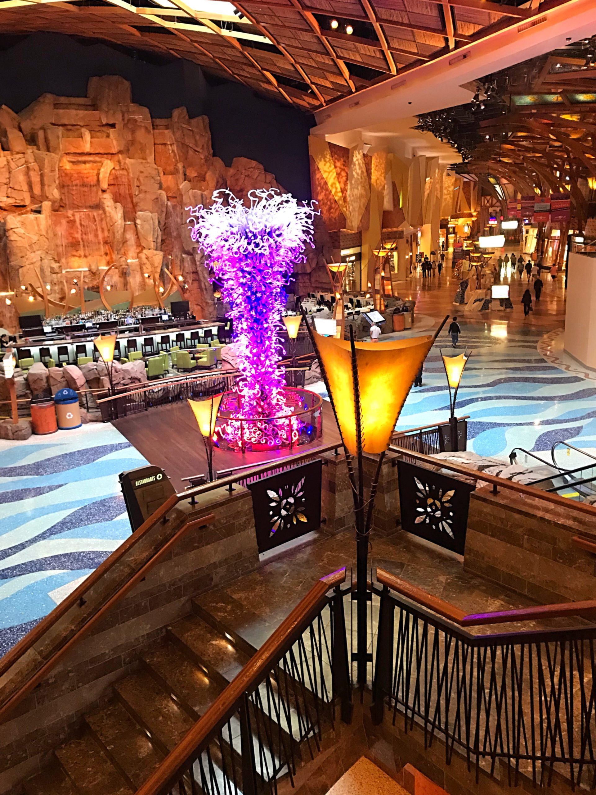 Mohegan Sun: Casino & Resort - Meko Valentino