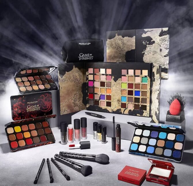 Game of Thrones Makeup Collection Revolution Beauty Eyeshadow Palette Bag Lipstick Brushes 