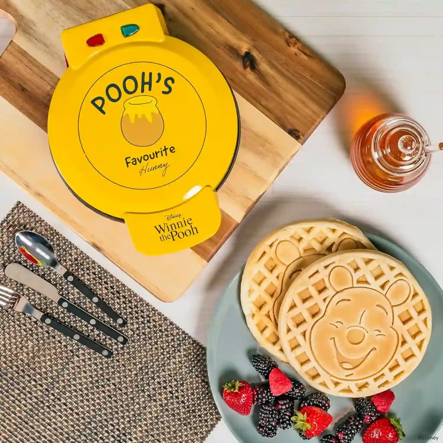 Uncanny Brands Disney Winnie the Pooh Waffle Maker